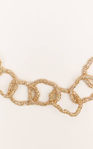 Gold Ceinture Chaîne À Anneaux Texturés | Taille Medium/Large - PrettyLittleThing - Modalova