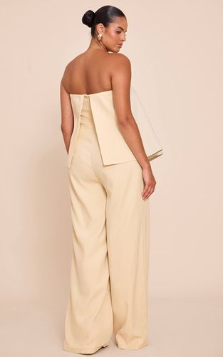 Combinaison Pantalon Droit Grande Taille À Basque En Tissu Structuré | Taille 46 - PrettyLittleThing - Modalova
