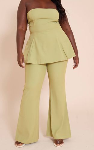 Olive Pantalon Droit Ajusté En Tissu Tissé | Taille 46 - PrettyLittleThing - Modalova