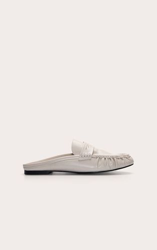 Cream Mule Mocassin À Bout Rond Froncé | Taille 33 - PrettyLittleThing - Modalova