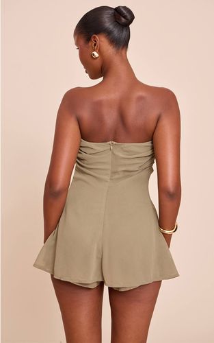 Olive Combinaison-short Bustier À Détails Bordure Mousseline | Taille 42 - PrettyLittleThing - Modalova