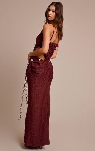 Burgundy Robe Longue À Texture Froissée Avec Détails De Perles | Taille 42 - PrettyLittleThing - Modalova