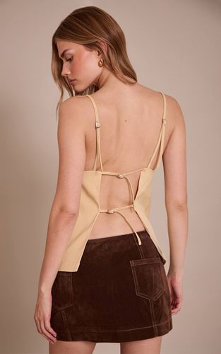 Top Caraco Tissé Structuré Avec Détail De Bretelle Au Dos | Taille 42 - PrettyLittleThing - Modalova