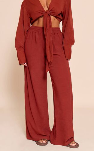 Deep Red Pantalon Large Taille Élastiquée En Satin Martelé Crème Beurre Shape | Taille 34 - PrettyLittleThing - Modalova