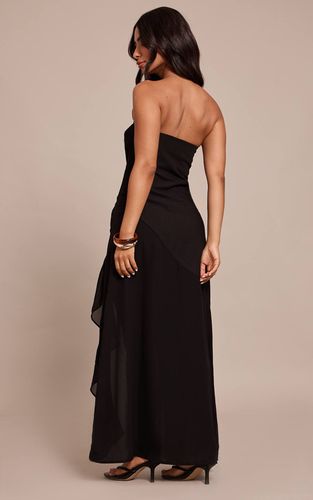 Black Robe Bandeau Asymétrique À Volants Beige Petite | Taille 42 - PrettyLittleThing - Modalova