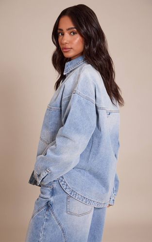 Chemise En Jean Oversize Petite | Taille 42 - PrettyLittleThing - Modalova
