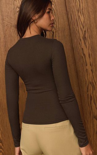 Haut À Manches Longues Col Rond En Maille Côtelée Douce | Taille 42 - PrettyLittleThing - Modalova