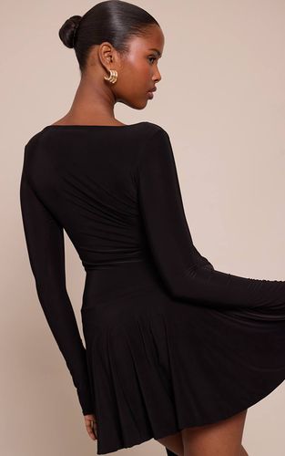 Black Robe Mini Droite En Tissu Soyeux Chocolat Avec Ceinture Décorative | Taille 42 - PrettyLittleThing - Modalova