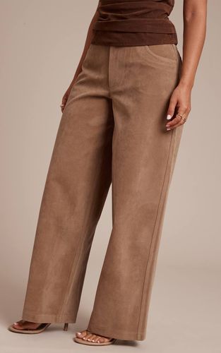 True Beige Pantalon Tonneau En Suède Petite Taille | Taille 32 - PrettyLittleThing - Modalova