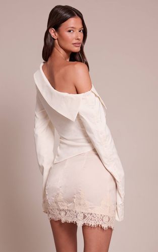 White Chemise À Manches Longues À Rayures Fines Col Bardot Et Ourlet Asymétrique | Taille 42 - PrettyLittleThing - Modalova