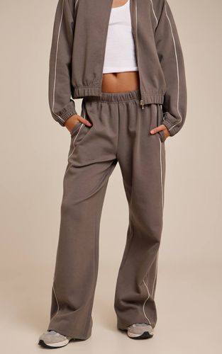Charcoal Jogging Interlock À Jambes Larges Avec Passepoil Contrasté | Taille XL - PrettyLittleThing - Modalova