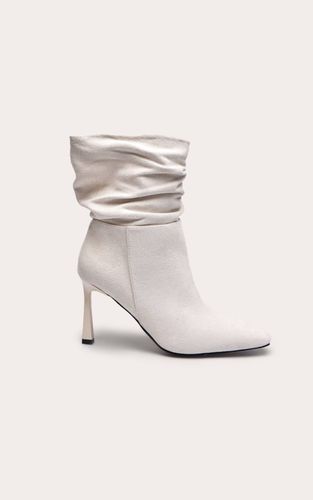 Cream Bottines À Bout Biseauté En Synthétique Froncée | Taille 33 - PrettyLittleThing - Modalova