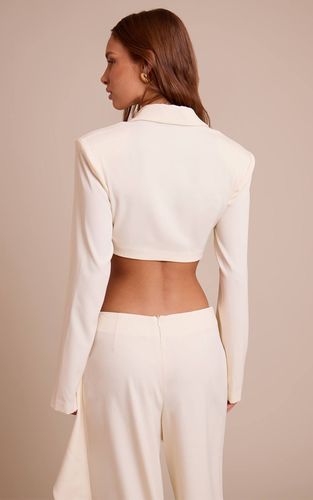 Cream Blazer Court À Manches Longues Avec Détail Torsadé Coordonné | Taille 44 - PrettyLittleThing - Modalova