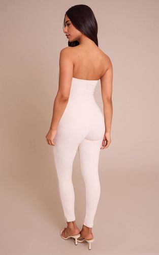 Cream Combinaison Bandeau Ajustée En Jersey Contour Petite | Taille Large - PrettyLittleThing - Modalova