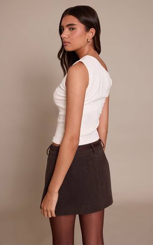 Cream Haut Long Côtelé Brossé Doux À Encolure Asymétrique | Taille 32 - PrettyLittleThing - Modalova
