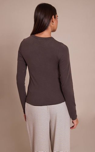 Top Longue À Manches Longues Col Rond En Coton Doux Délavé | Taille 32 - PrettyLittleThing - Modalova