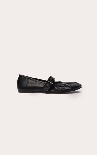 Black Ballerine En Synthétique Froncée Avec Détail Boucle | Taille 36 - PrettyLittleThing - Modalova