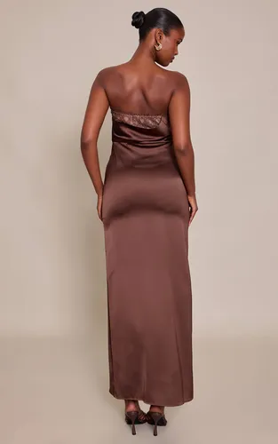 Robe Longue En Satin Avec Détails En Dentelle | Taille 40 - PrettyLittleThing - Modalova