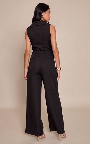 Black Combinaison-pantalon Cintrée Tissée À Gilet Avec Boutonnage | Taille 32 - PrettyLittleThing - Modalova