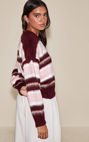 Burgundy Gilet En Maille Brossée À Rayures | Taille XS - PrettyLittleThing - Modalova