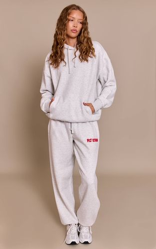 Ash Grey Jogging À Chevilles Resserrées Imprimé Plt Studio | Taille XS - PrettyLittleThing - Modalova