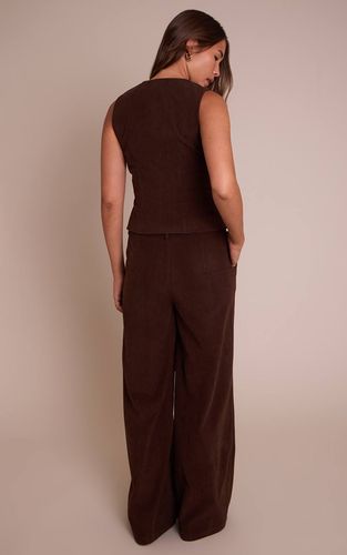 Dark Brown Gilet Ajusté En Velours Côtelé | Taille 32 - PrettyLittleThing - Modalova