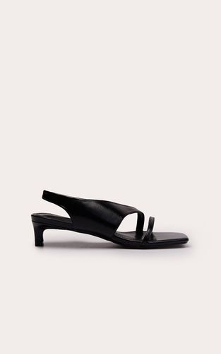 Black Escarpins À Talon Chaton Avec Bride Asymétrique En Synthétiquecuir | Taille 31 - PrettyLittleThing - Modalova