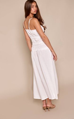 White Robe Longue À Bretelles Effet Lin Avec Détails Froncés Et Motif Fleuri | Taille 32 - PrettyLittleThing - Modalova