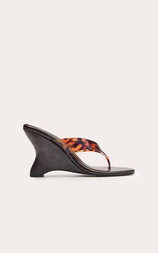 Leopard Sandales Compensées À Bride Orteil En Perspex Et Talon Courbé | Taille 32 - PrettyLittleThing - Modalova
