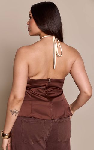 Haut Dos-nu En Satin Avec Détails Contrastants Grande Taille | Taille 44 - PrettyLittleThing - Modalova