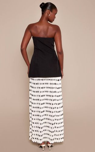 Robe Maxi Noire À Pois Plissée Avec Taille Basse | Taille 42 - PrettyLittleThing - Modalova