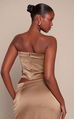 Olive Haut Bandeau Drapé En Satin Doré | Taille 36 - PrettyLittleThing - Modalova