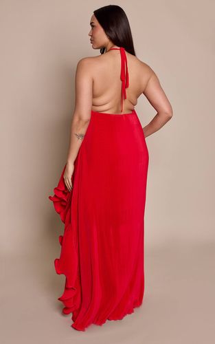 Red Robe Maxi Plissée Satinée Avec Détails À Volants Grande Taille | Taille 48 - PrettyLittleThing - Modalova