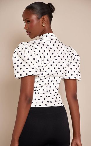 White Chemisier Tissé À Pois Avec Découpe | Taille 32 - PrettyLittleThing - Modalova