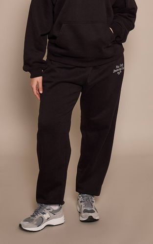 Black Jogger Grande Taille À Jambes Larges Broderie New York | Taille 2XL - PrettyLittleThing - Modalova