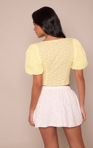 Yellow Haut Citron En Coton Broderie Anglaise À Boutons Et Manches Bouffantes | Taille 42 - PrettyLittleThing - Modalova