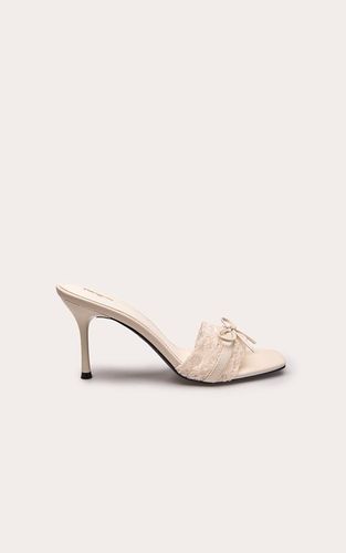 Cream Mules À Talons En Dentelle Froncée Avec Nœud | Taille 33 - PrettyLittleThing - Modalova