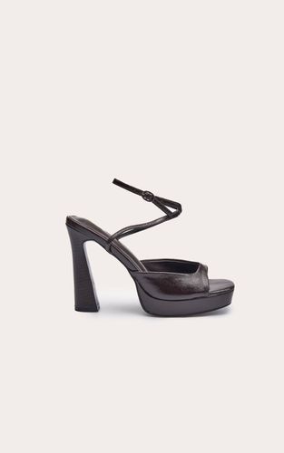 Talons À Plateforme Effet Empilé En Synthétiquecuir Verni Froissé | Taille 36 - PrettyLittleThing - Modalova