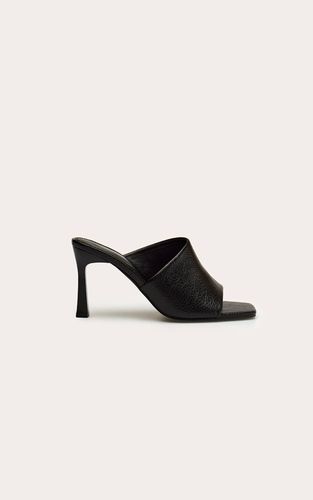 Black Mules À Talon À Empiècement Haut En Synthétique Froissé | Taille 33 - PrettyLittleThing - Modalova