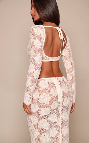 Cream Haut Court En Dentelle Florale Transparente Avec Dos Ouvert À Nouer Coordonné Petite | Taille 42 - PrettyLittleThing - Modalova