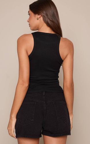 Black Débardeur Côtelé Doux À Encolure Droite Avec Détail | Taille 42 - PrettyLittleThing - Modalova