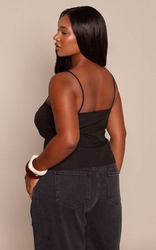 Black Ensemble Grande Taille Top À Bretelles Texturé Avec Détails De Panneaux Tissés | Taille 54 - PrettyLittleThing - Modalova