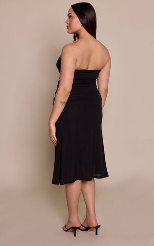 Black Robe Midi Grande Taille À Bandeau En Tissu Gaufré Avec Détails Froncés | Taille 46 - PrettyLittleThing - Modalova