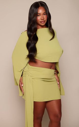 Olive Mini Jupe Co-ord Tissée Fluide Avec Nœud Sur Le Côté Plus | Taille 54 - PrettyLittleThing - Modalova