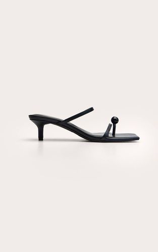 Black Sandales À Entredoigt À Petit Talon | Taille 33 - PrettyLittleThing - Modalova