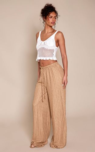 Mocha Pantalon Large Flottant À Texture | Taille 32 - PrettyLittleThing - Modalova