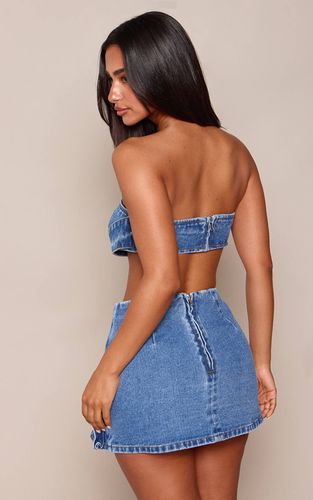 Top Bandeau Mini En Denim Bleu Moyen Avec Détail Ceinture Petite | Taille 42 - PrettyLittleThing - Modalova