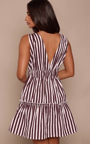 Robe Mini En Lin À Col V Avec Rayures Et Volants À Coutures - Petite | Taille 34 - PrettyLittleThing - Modalova