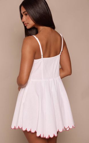 White Robe Mini En Lin À Ourlet Fluide Et Broderie Festonnée Petite | Taille 42 - PrettyLittleThing - Modalova