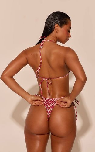 Red Haut De Bikini Triangle À Imprimé Flou | Taille 36 - PrettyLittleThing - Modalova